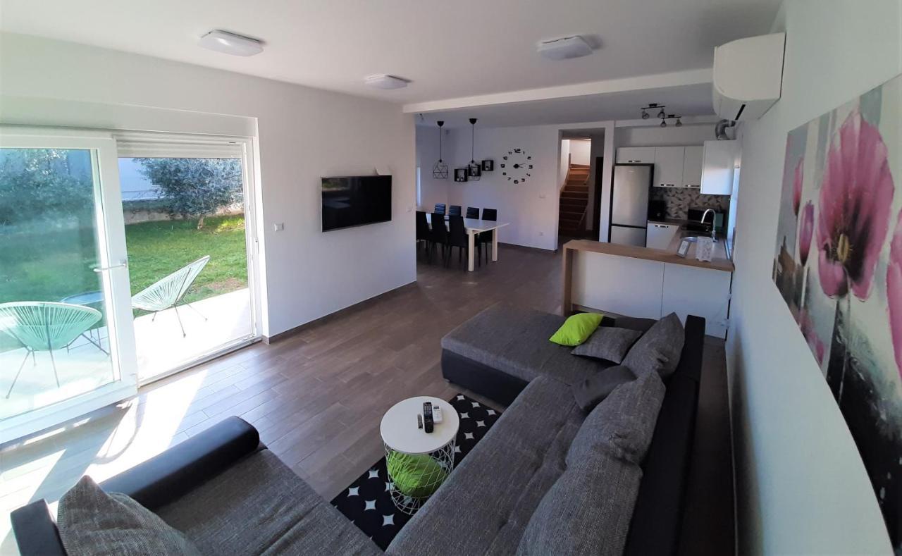 Ližnjan Holiday Home Aurora מראה חיצוני תמונה